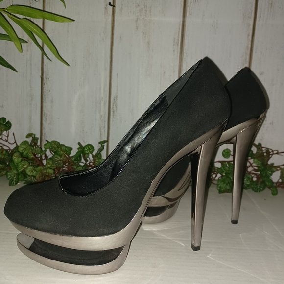 Liliana Black/Silver Closed Toe Platform Heels - Picture 1 of 14